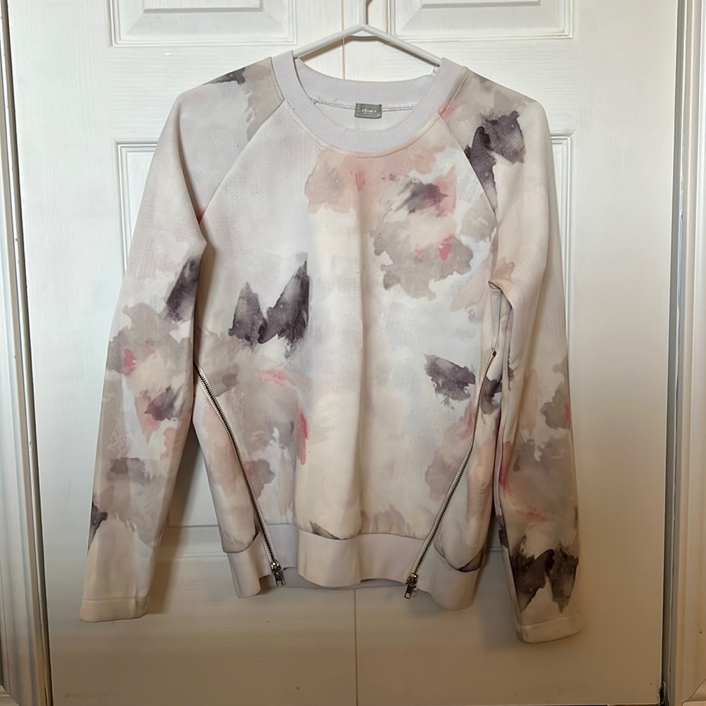 Smooth water colour style sweater with side zippers